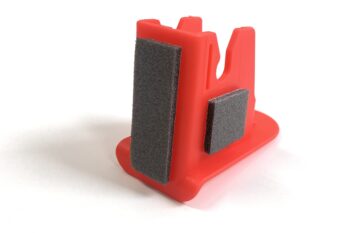 車載用樹脂成形品とテープ貼り合わせ加工の外注化によるコストダウン