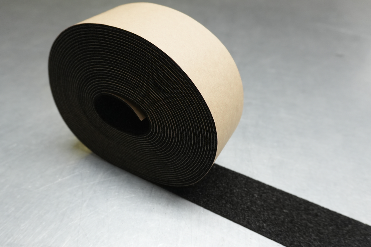 エプトシーラーの抜き加工（大型製品の量産実績／自動ラインでの加工）